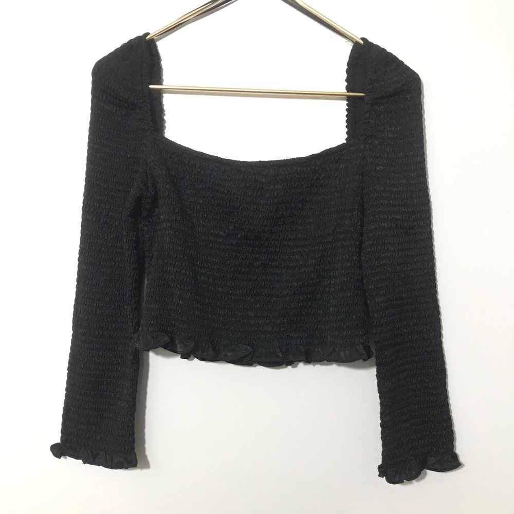 Isalis Black Scrunched Long Sleeve Cropped Top